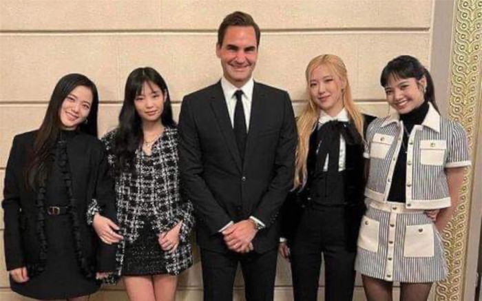 BLACKPINK chụp ảnh cùng huyền thoại quần vợt thế giới, nhan sắc lần đầu 'bị dìm' qua cam thường Ảnh 2