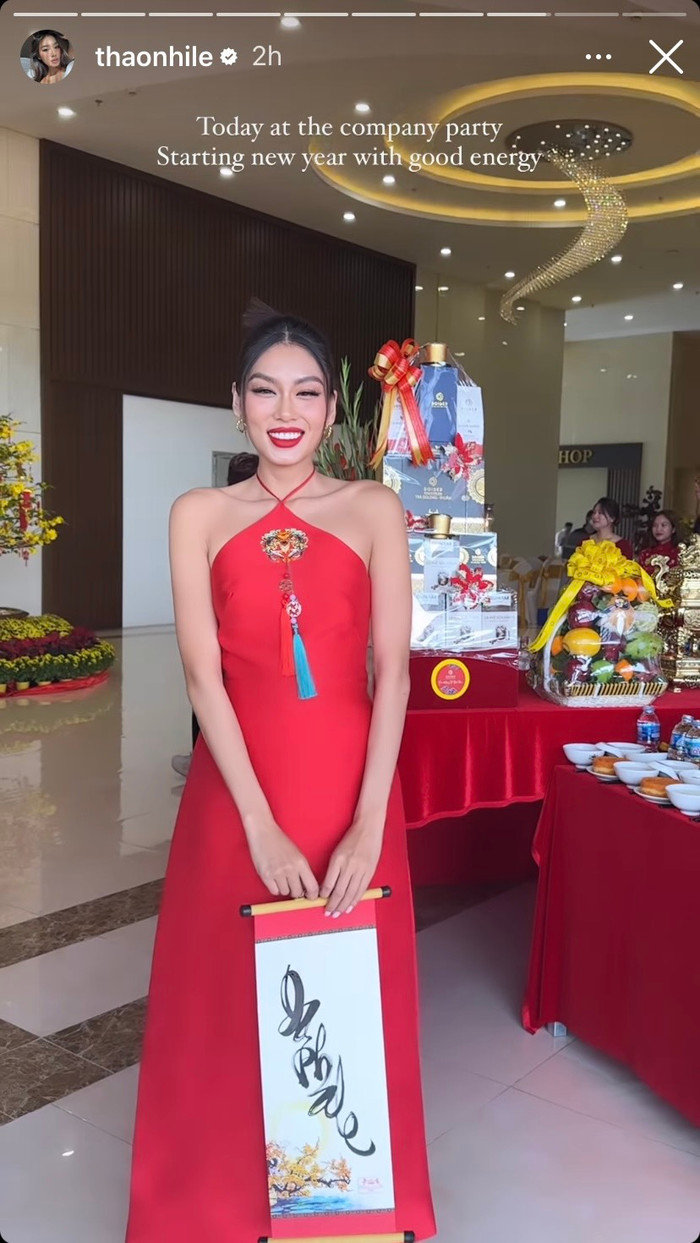 Á hậu Thảo Nhi Lê diện áo dài ngập sắc đỏ, gửi lời chúc mọi người bắt đầu năm mới với nhiều năng lượng