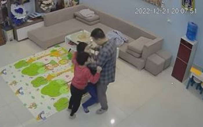 Đi công tác về, người đàn ông tái mặt vì câu hỏi 'Bố có muốn biết vợ bố ngủ với ai không?' và cái kết Ảnh 2