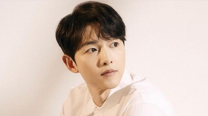 Song Joong Ki bất ngờ nhận 'gạch đá' từ netizen sau khi công bố tin kết hôn: 'Sao anh lại hai mặt thế?' Ảnh 2