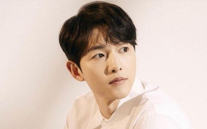 Song Joong Ki bất ngờ nhận 'gạch đá' từ netizen sau khi công bố tin kết hôn: 'Sao anh lại hai mặt thế?' Ảnh 2