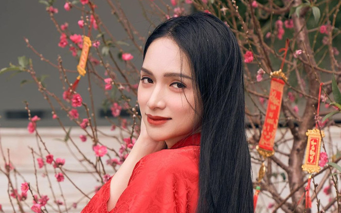 Hương Giang diện áo dài đỏ thắm, hạnh phúc thông báo đã 'lên chức' Ảnh 2