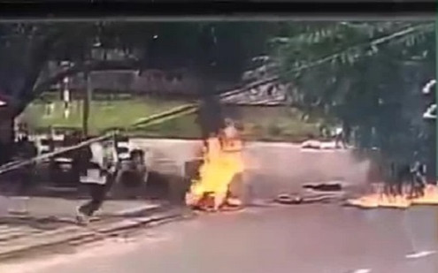 Vụ đánh ghen, tạt xăng đốt giữa đường vào mùng 5 Tết: Nạn nhân nguy kịch tính mạng, phải mở khí quản Ảnh 2