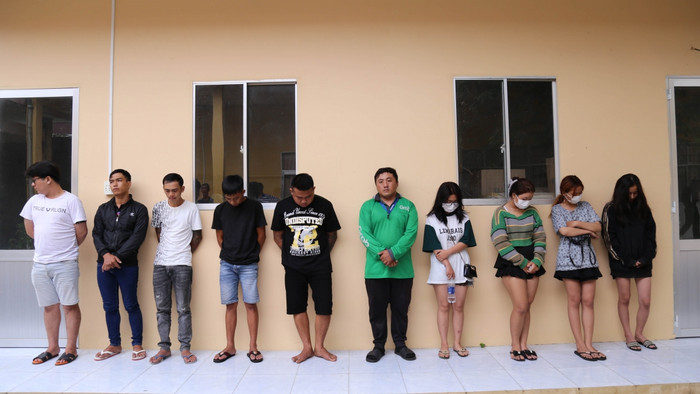 Các đối tượng bị bắt quả tang sử dụng trái phép chất ma túy