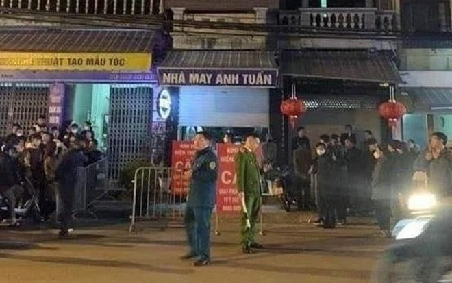 Phá cửa căn nhà chốt khóa bên trong, con trai bàng hoàng trước tư thế tử vong của cha mẹ Ảnh 2