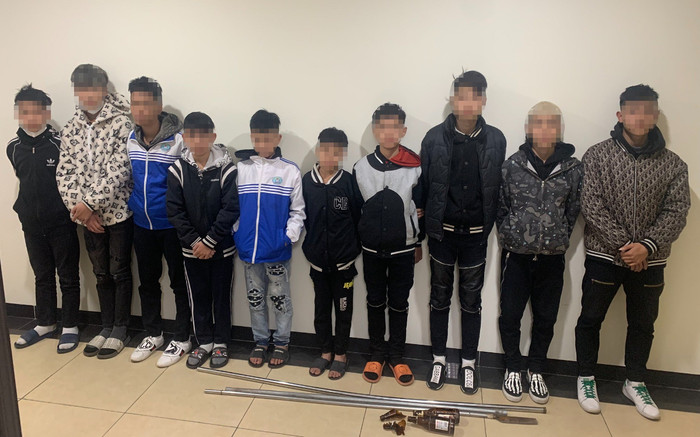 Mâu thuẫn trên Facebook, 2 nhóm học sinh hẹn nhau hỗn chiến: Giật mình trước cách thức đánh nhau Ảnh 2