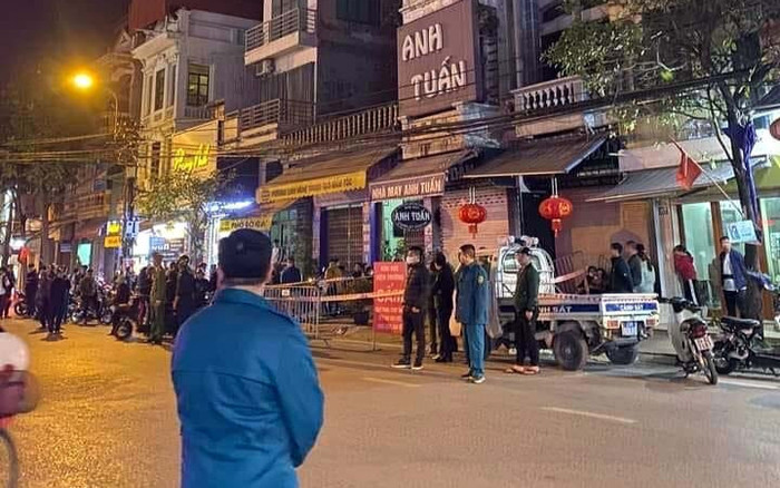 Hé lộ nguyên nhân ban đầu vụ cặp vợ chồng tử vong trong căn nhà khóa chốt bên trong ở Sơn Tây, Hà Nội Ảnh 2