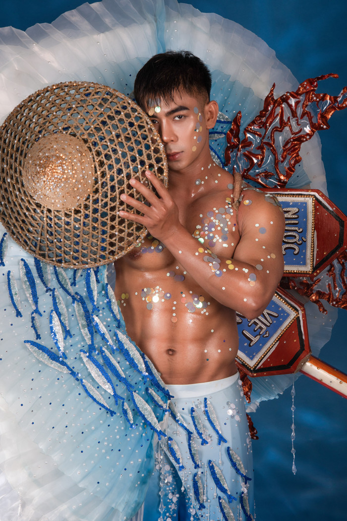 Góc độc đáo: Đại diện Việt Nam mang 'nước mắm Phú Quốc' đi tranh giải Best National Costume Ảnh 4