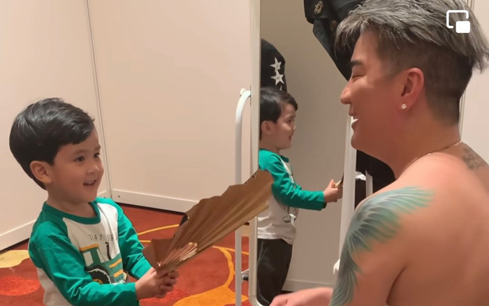 Đàm Vĩnh Hưng 'mát lòng, mát dạ' khi được quý tử Polo chăm sóc phía sau cánh gà Ảnh 2