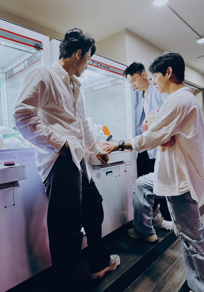 Vẻ đẹp của ba anh chàng khiến cư dân mạng không thể rời mắt