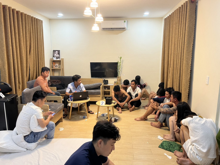 Nam thanh nữ tú thuê phòng VIP tại khu nghỉ dưỡng cùng 'thác loạn' trong tiếng nhạc chát chúa Ảnh 2