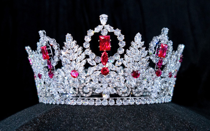 Phản ứng của dân tình trước vương miện Miss Charm Vietnam của Thanh Thanh Huyền: Vừa sáng vừa sang Ảnh 2