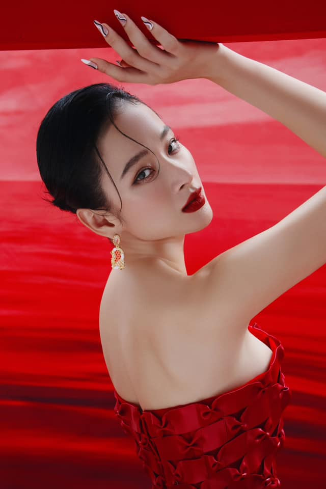 Nhan sắc Angela Phương Trinh ngày một 'thăng hạng'.