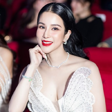 Diệp Lâm Anh dần lấy lại cân bằng cuộc sống, cô cũng thường xuyên xuất hiện tại các sự kiện giải trí.