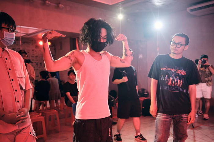 Bạn trai ca sĩ Bảo Anh khoe cơ bắp cuồn cuộn.