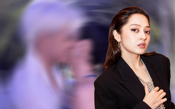 Xôn xao Bảo Anh ôm hôn một nam ca sĩ điển trai, 6 múi bên trong cánh gà giữa nghi vấn hẹn hò? Ảnh 2