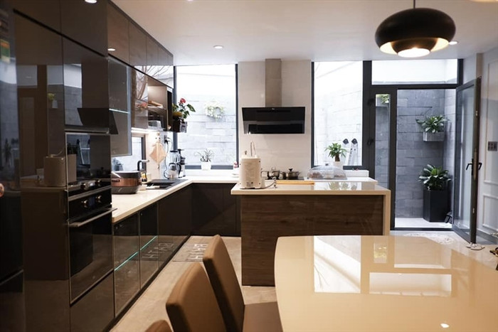 Đến đầu năm 2021 trong thời điểm dịch bệnh bùng phát, Bảo Anh chi số tiền lớn để tặng mẹ căn nhà mới. Được biết, ngôi nhà tọa lạc tại quận 10 ở TP.HCM. 