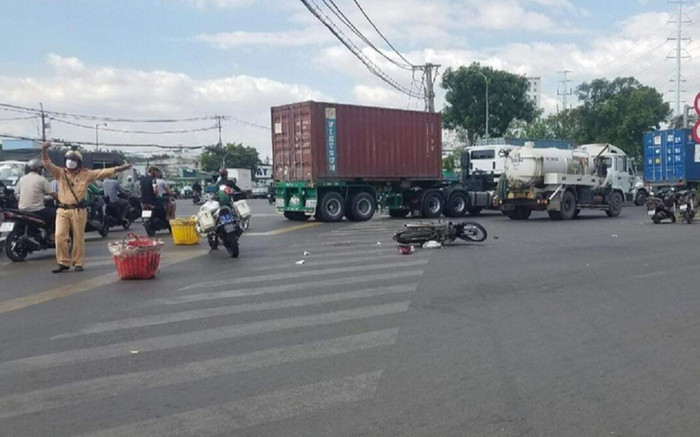 Được mẹ chở đi học, bé gái 14 tuổi tử vong thương tâm sau vụ va chạm với xe bồn Ảnh 2