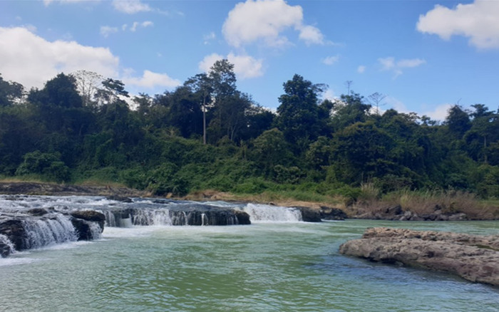 Thấy người đàn ông chới với giữa dòng nước, thanh niên vội lao xuống ứng cứu và cái kết đau lòng Ảnh 2
