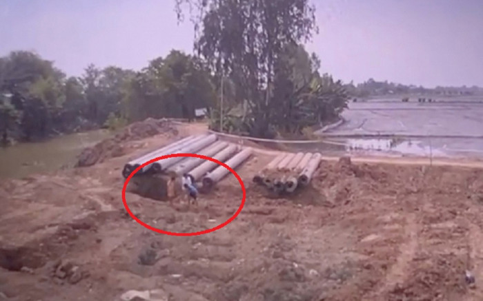 Ai trả kinh phí vụ giải cứu cháu bé bị lọt trụ bê tông ở Đồng Tháp? Ảnh 2