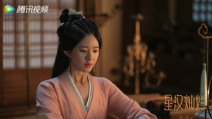 Triệu Lộ Tư bị lộ ảnh 'giường chiếu' với một người đàn ông, danh tính đối phương gây ngỡ ngàng Ảnh 1