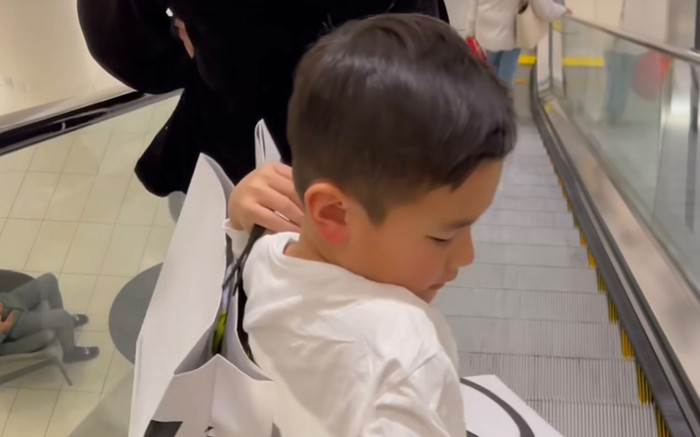 Còn nhỏ tuổi, quý tử nhà Đan Trường thể hiện sự ga-lăng thượng thừa Ảnh 2