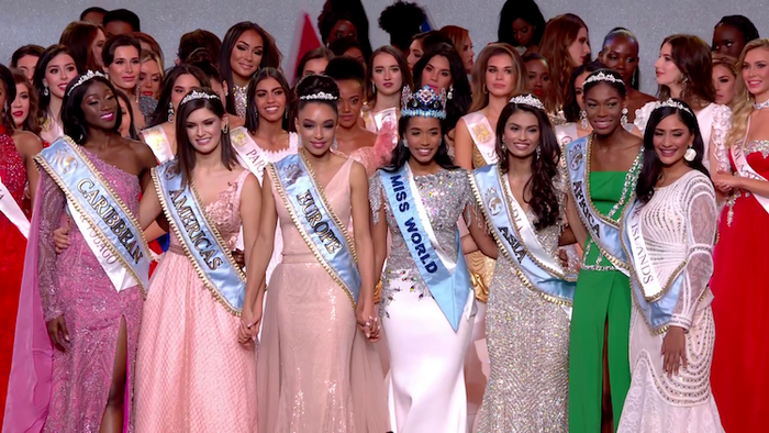 Toni-Ann Singh 'cân gọn' 110 thí sinh còn lại dù cô khá thấp bé so với các người đẹp khác. 