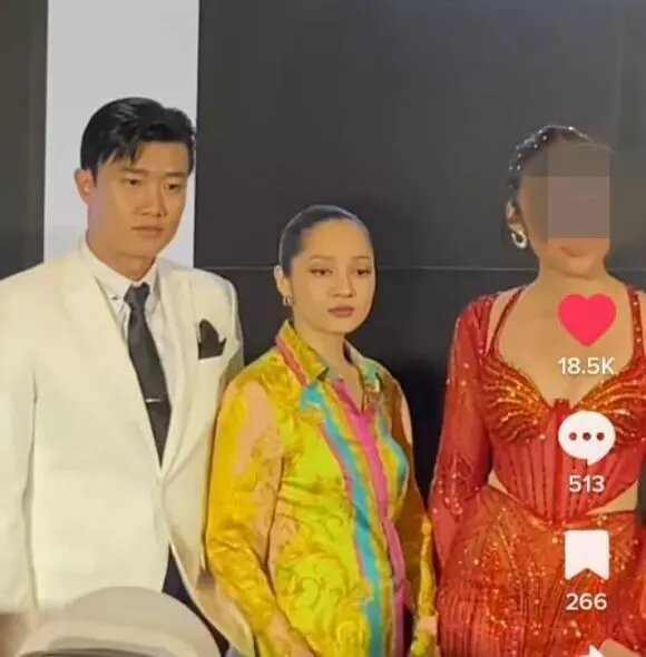 Hình ảnh đầu tiên của Bảo Anh khi có mặt trong một sự kiện vào tháng 8 năm ngoái khiến dân tình nghi ngờ cô đang mang bầu