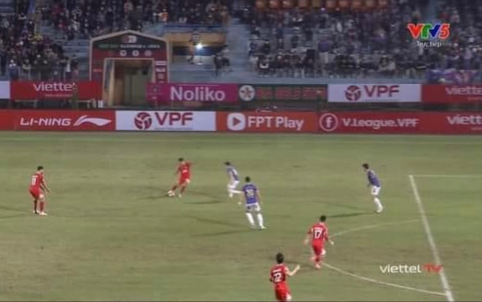 Khán giả phản ứng trọng tài bắt Hà Nội FC hoà Viettel Ảnh 2