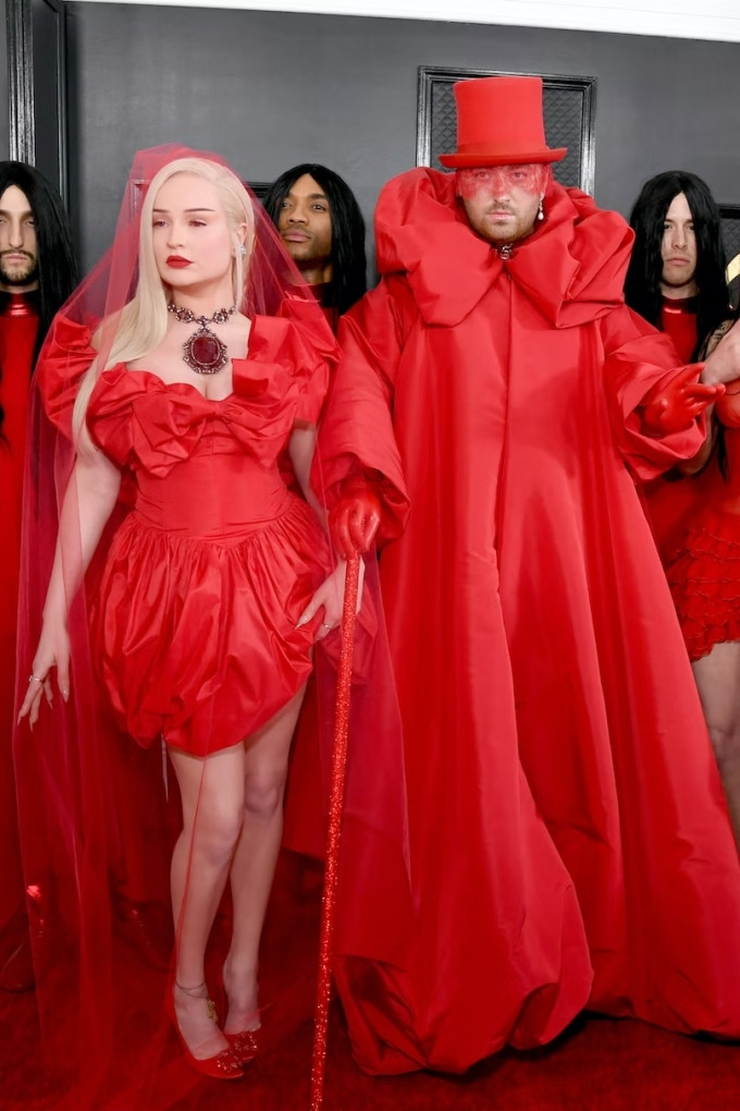 Kim Petras và Sam Smith (phải).