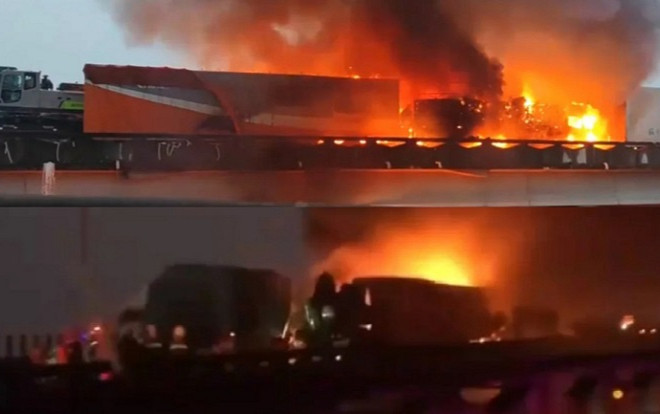 Gần 50 xe đâm liên hoàn trên cao tốc khiến 82 người thương vong chỉ trong 10 phút sáng Ảnh 2