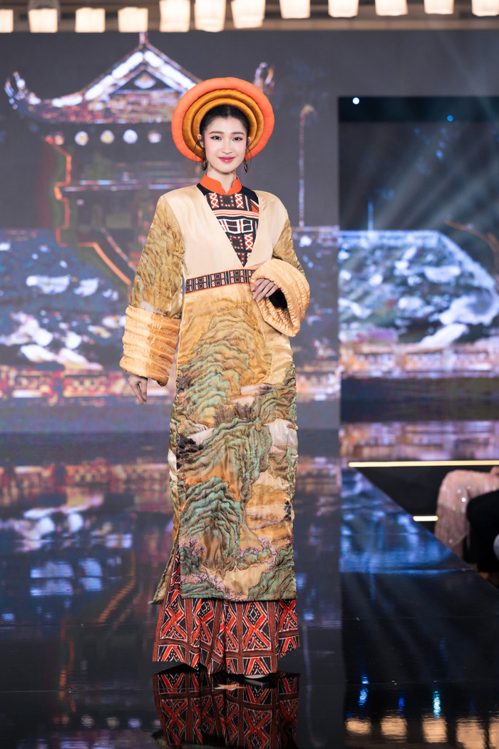 Bé Quyên thần thái ngút ngàn diễn áo dài với Thùy Tiên, fan nói: 'Đến Miss Grand VN 2023 ngay' Ảnh 6