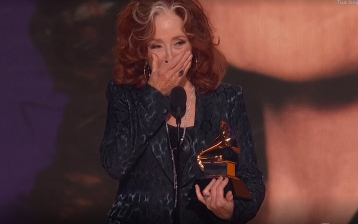 Song Of The Year: Nữ ca sĩ 74 tuổi bật khóc khi chiến thắng Beyoncé, Taylor Swift và Adele Ảnh 2