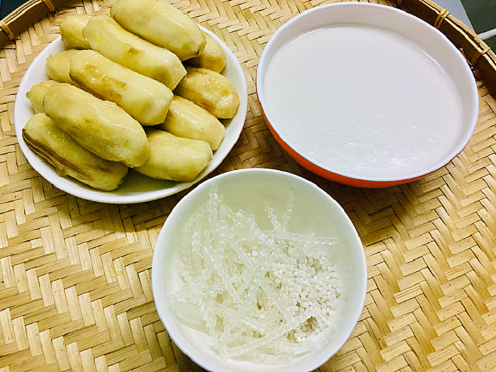 Những quả chuối xiêm vừa chín tới là nguyên liệu chính cho món chè chuối