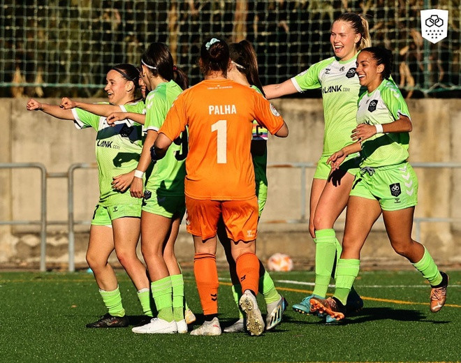 Huỳnh Như nhảy See tình ở Bồ Đào Nha.