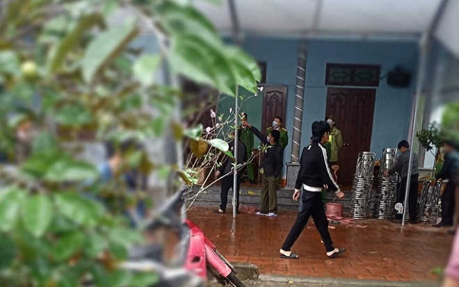 Đi ngang qua nhà, người dân 'thất kinh' phát hiện cảnh tượng bất thường của 2 vợ chồng Ảnh 2