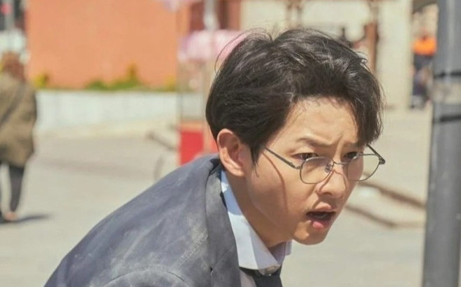 Thần thánh như Song Joong Ki, vừa xuất hiện đã cứu nhà đài khỏi thời kỳ khủng hoảng kéo dài Ảnh 2