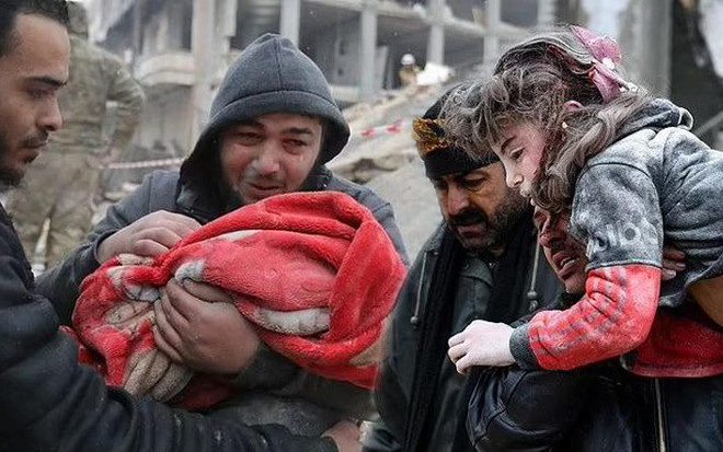Nhói lòng những hình ảnh tan hoang sau thảm họa động đất ở Thổ Nhĩ Kỳ và Syria Ảnh 2