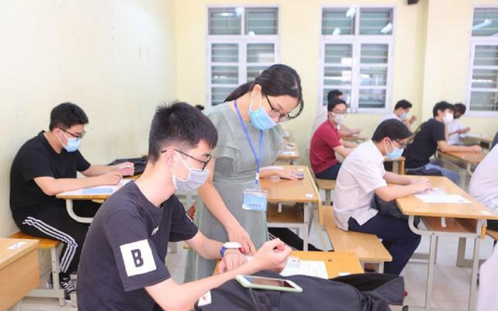 Thí sinh 'bối rối' trước ma trận mời chào luyện thi đánh giá năng lực Ảnh 2