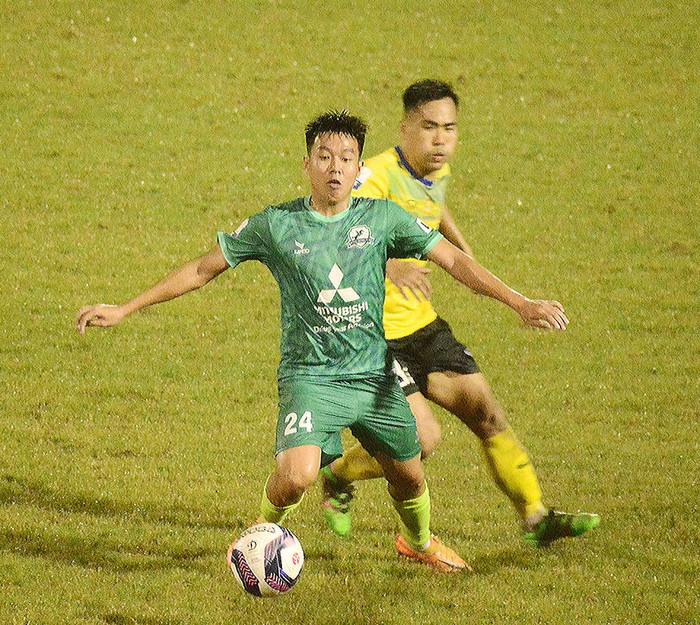 CLB Cần Thơ (áo xanh) không có nhà tài trợ để tham dự giải hạng Nhất 2023. Ảnh: VPF