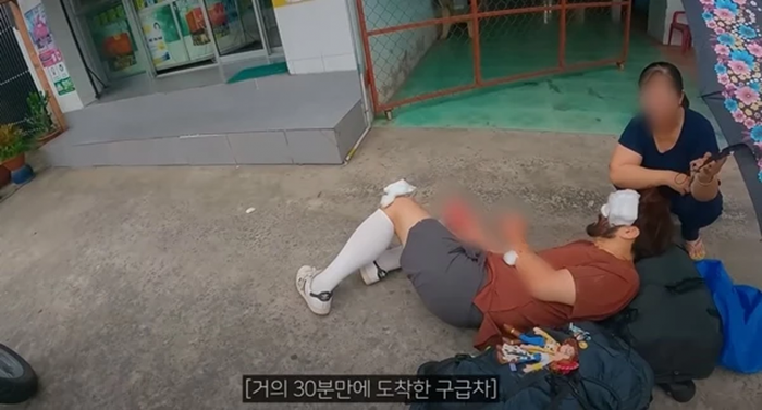 Nam MC được nhiều người dân xung quanh giúp đỡ