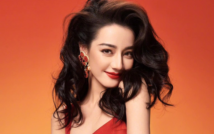 Địch Lệ Nhiệt Ba từng bị 'dìm' nhan sắc khi đứng cạnh sao nữ kém nổi tiếng này Ảnh 2