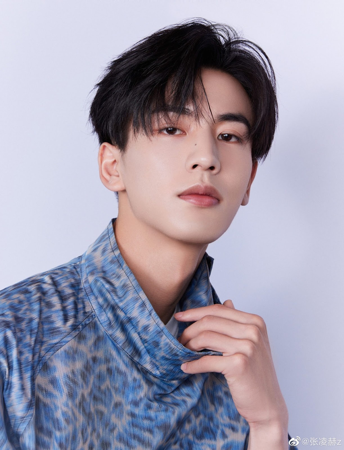 Chưa được công nhận tài năng thì Trương Lăng Hách đã dính loạt lùm xùm hẹn hò.