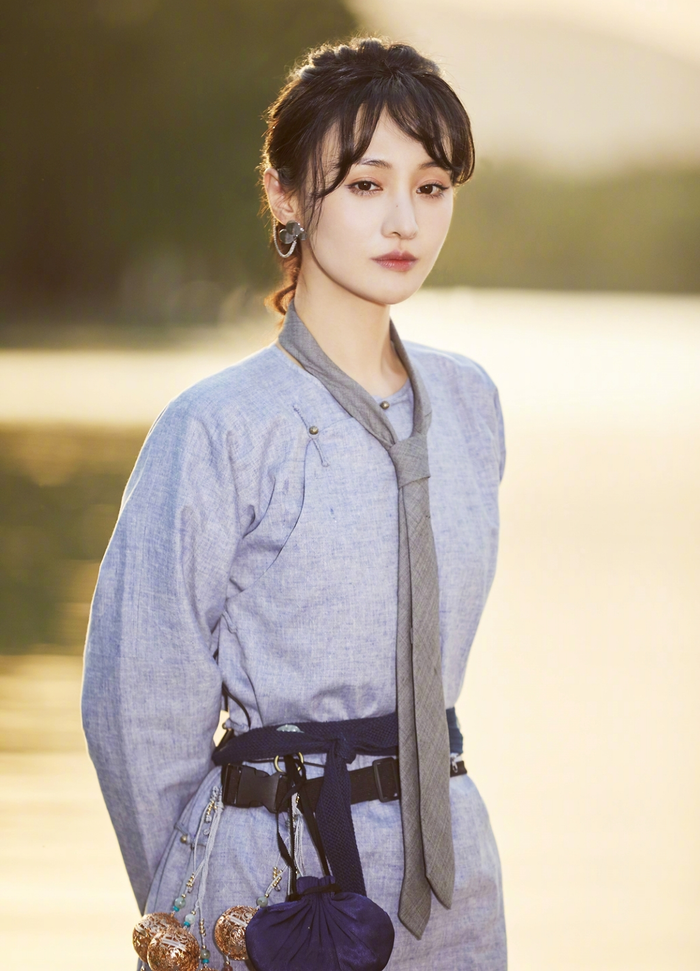 Sau scandal chấn động năm nào, Trịnh Sảng gần như không còn cơ hội quay trở lại showbiz. Hiện tại nữ diễn viên vẫn tranh chấp với Trương Hằng về quyền nuôi hai con. 