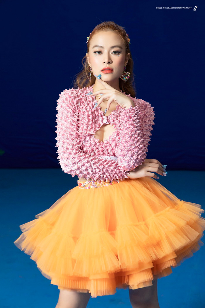 Khi thí sinh Hoa hậu 'dính bùa' Hoàng Thùy Linh: Nhảy nhót tưng bừng, hát tiếng Việt cực rõ lời! Ảnh 5