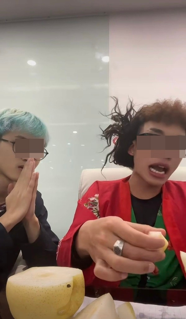 Trend 'đúng nhận sai cãi' gây sốt mạng xã hội: Hài hước hay mê tín dị đoan? Ảnh 2