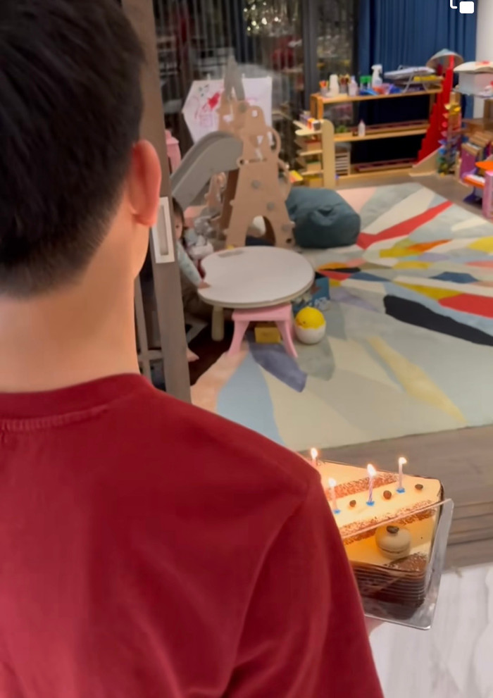 Cường Đô La không giấu nổi xúc động trước tình cảm của quý tử Subeo dành cho mình trong ngày sinh nhật.