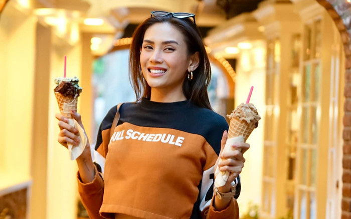 Võ Hoàng Yến khi ở bên cạnh bạn trai doanh nhân: Hết 'khóa môi' tình tứ lại quay sang làm nũng Ảnh 2