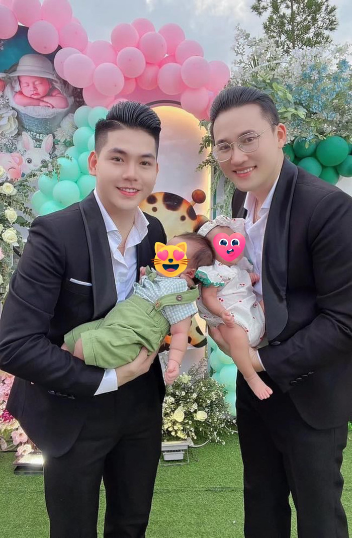 Cặp đôi hạnh phúc đón 2 con song sinh: KaKa - Muội Muội