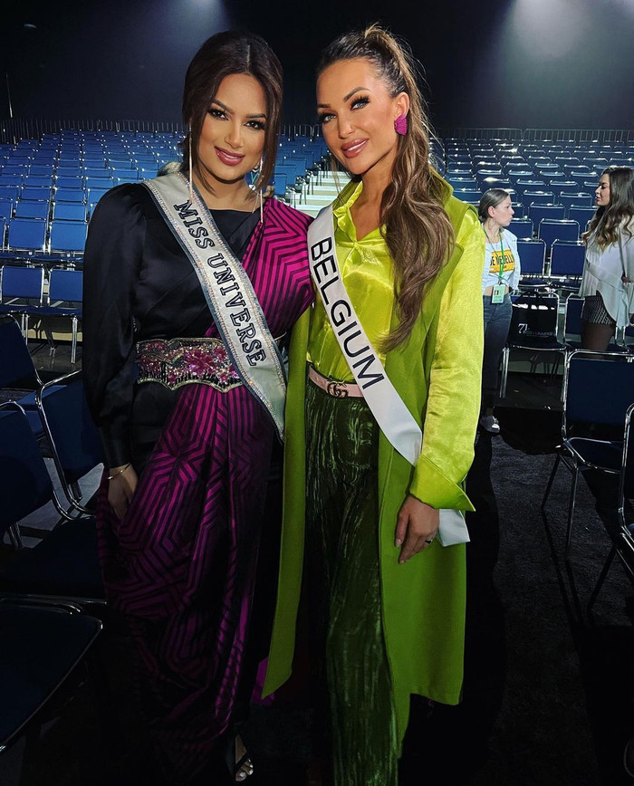 Miss Universe Belgium 2022 là một trong những thí sinh sở hữu gương mặt 'ăn tiền' nhất của đấu trường này. Vì vậy, thông tin về việc Chayenne Van Aarle bị tai nạn nghiêm trọng làm các diễn đàn sắc đẹp phải lo lắng cho gương mặt của cô. 